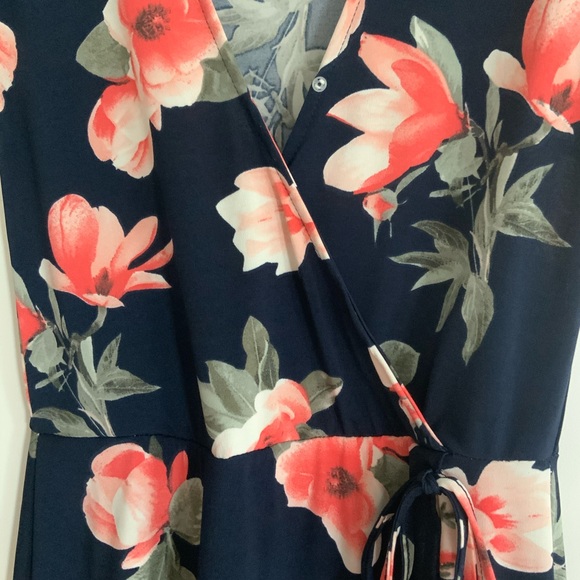 V Neck Short Sleeve Wrap Dress - Picture 6 of 9